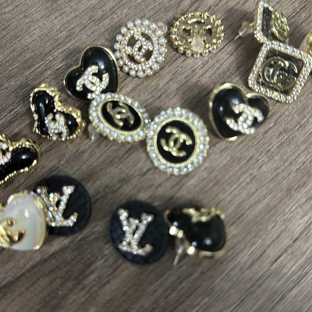 Chic Fashion Earrings and Accessories - Picture 2 of 2